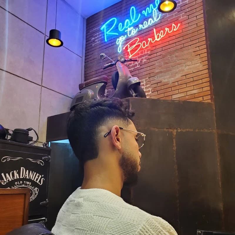 BARBER SHOP GENTLEMEN CLUB